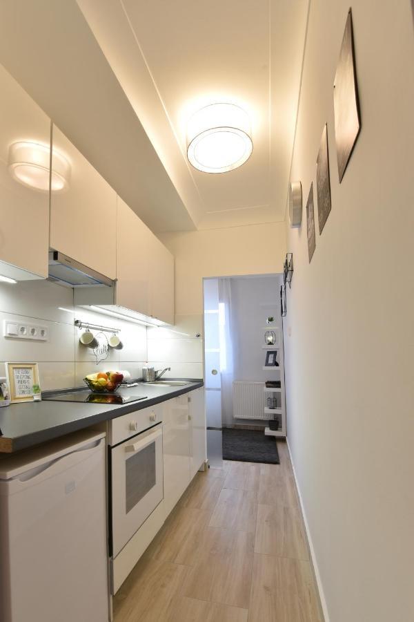Királykút 1 apartman - ingyen parkolás, bicajok, ac Székesfehérvár Esterno foto